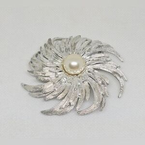 Sarah Coventry Silver Tone Swirl Brooch Faux Pearl Signed Vintage Pin